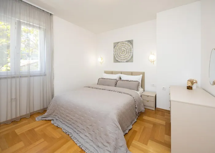 Marivi - Luxury Above The Znjan شقة