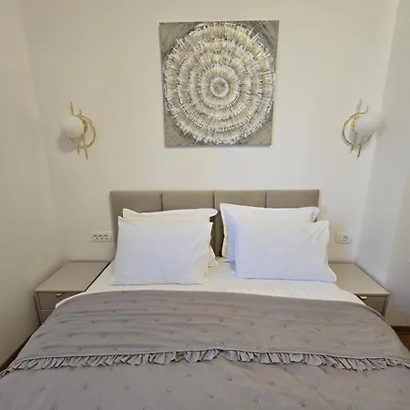 Apartment Marivi - Luxury Above The Znjan *