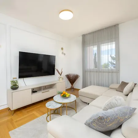 Marivi - Luxury Above The Znjan Apartman Split