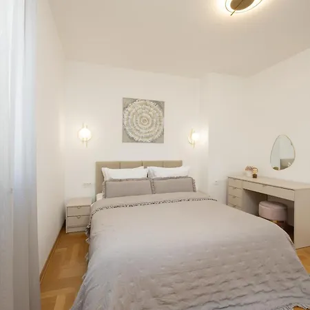 Marivi - Luxury Above The Znjan Apartman *