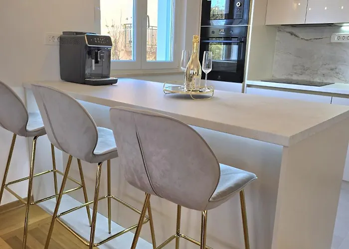 Marivi - Luxury Above The Znjan Apartman