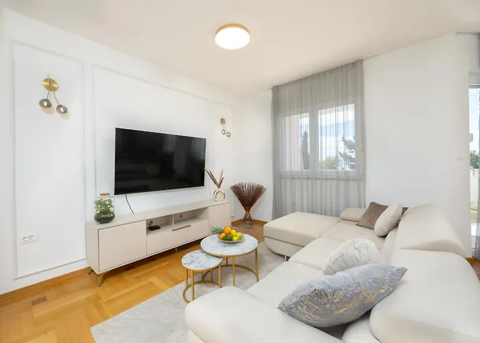 Marivi - Luxury Above The Znjan Apartman Split