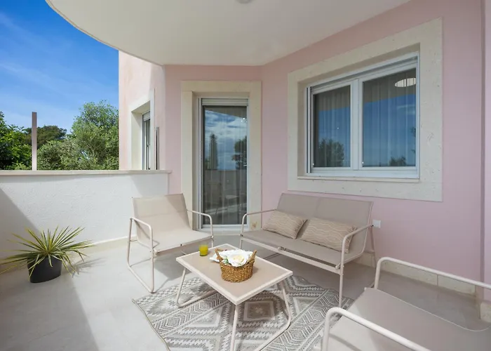 Marivi - Luxury Above The Znjan *