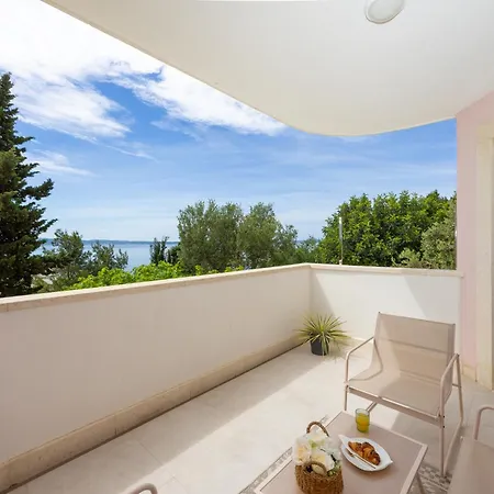 Апартаменты Marivi - Luxury Above The Znjan Сплит